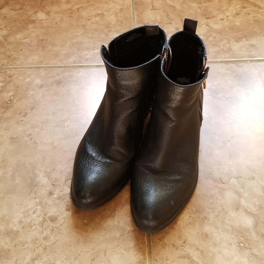 Reposh.. very good condition boots.😄